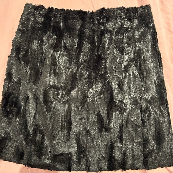 Joe Fresh, faux fur mini skirt, black size 0 - Picture 2 of 5